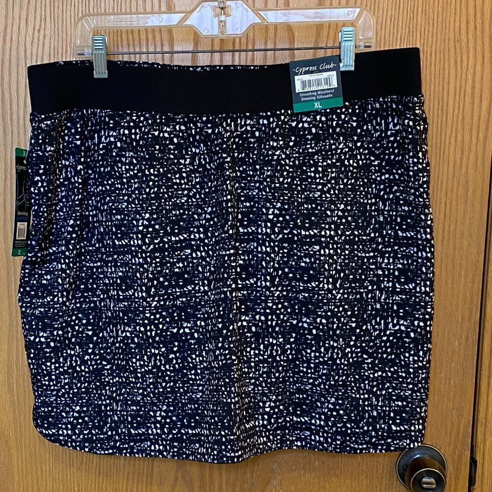 Black and white. "Cypress Club" Skort with stretchy waist. New with tags